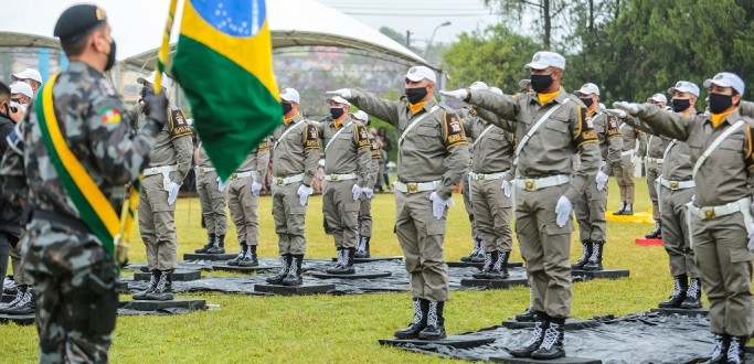 AO CELEBRAR 184 ANOS, BRIGADA MILITAR FORMA 865 NOVOS SOLDADOS