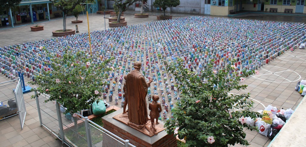 COLÉGIO SÃO FRANCISCO REALIZOU ARRECADAÇÃO DE TAMPINHAS, ROUPAS E LIVROS