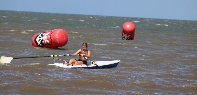 PROJETO REMAR PARA O FUTURO PROMOVEU REGATA DE BEACH SPRINT, NO LARANJAL