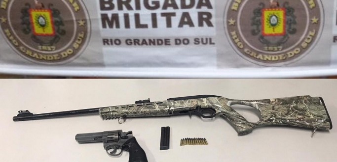 BM PRENDE DUPLA POR PORTE ILEGAL DE ARMA DE FOGO NO BAIRRO BUCHHOLZ