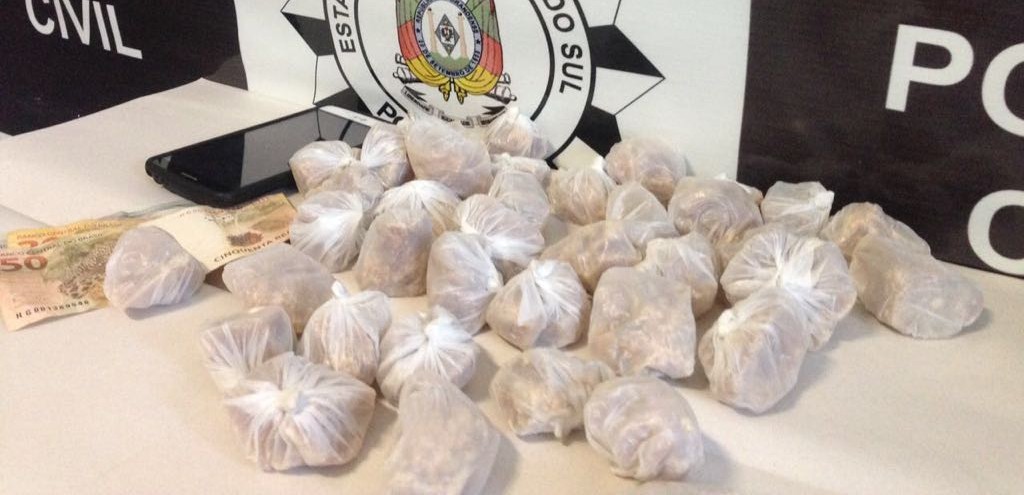 POLCIA CIVIL CUMPRE MANDADO E PRENDE HOMEM COM DROGAS