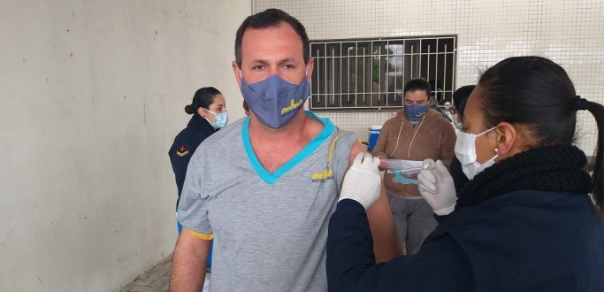 COLABORADORES DA NOIVA DO MAR MOBILIDADE RECEBEM VACINA CONTRA COVID-19