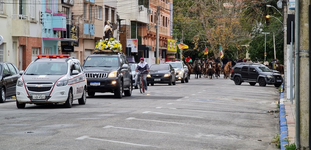 SO PEDRO  HOMENAGEADO COM MISSA E CARREATA PELAS RUAS DA CIDADE