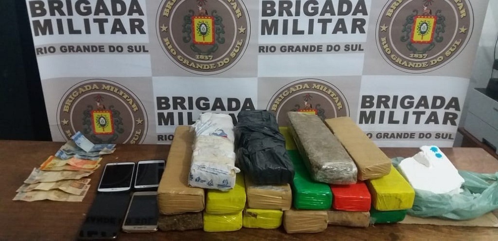 BM PRENDE TRIO COM 15 KG DE DROGAS EM SANTA VITRIA DO PALMAR