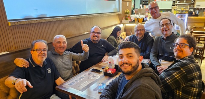 RADIALISTAS DE RG ORGANIZAM CONFRATERNIZAO E ESTABELECEM A CONFRARIA DO RDIO