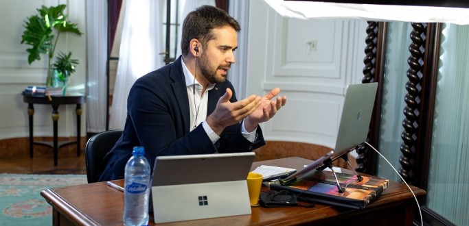 AULAS NAS REDES P�BLICA E PRIVADA SER�O RETOMADAS EM MODELO DE ENSINO REMOTO A PARTIR DE 1� DE JUNHO