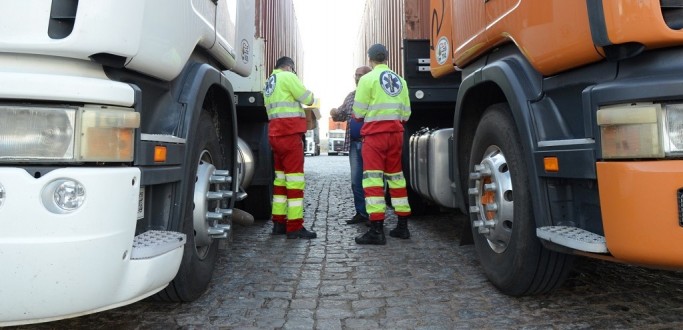 ECOSUL PROMOVE A��O �NATAL AMIGO DA ESTRADA� NA BR 392