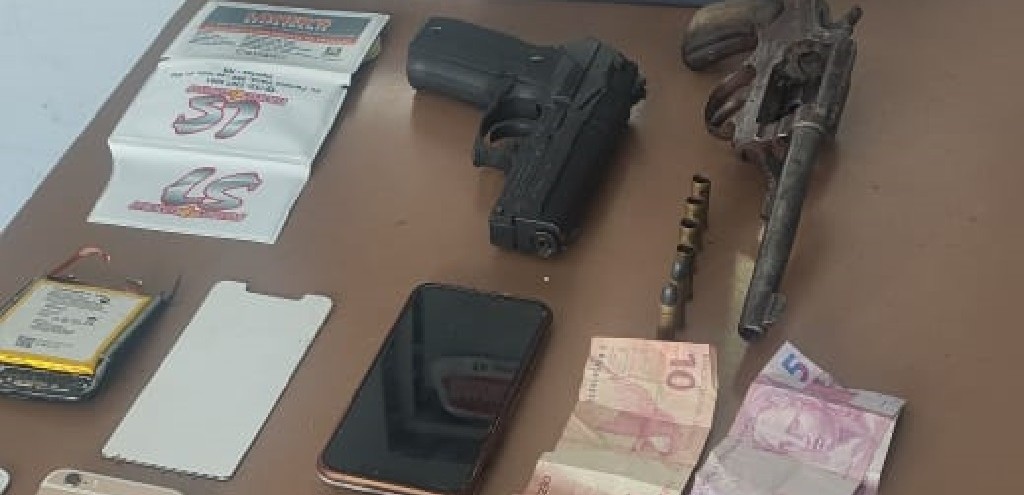 TRIO  PRESO PELA BRIGADA MILITAR APS ASSALTAR RESIDNCIA, EM PELOTAS