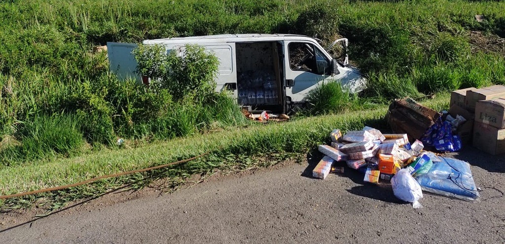 MOTORISTA FICA FERIDO EM SADA DE PISTA NA BR 116, EM CAMAQU