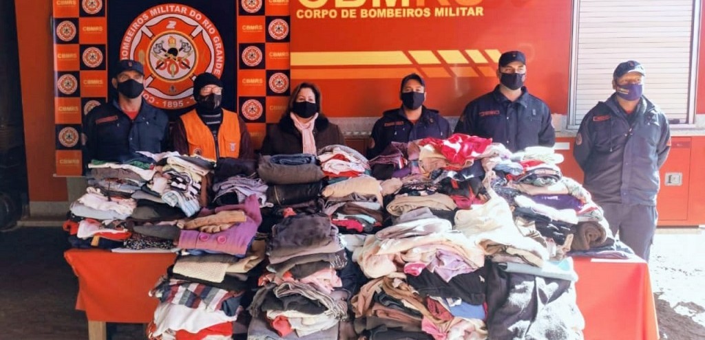 CAMPANHA DO AGASALHO DOS BOMBEIROS DE JAGUARO J ARRECADOU MAIS DE 900 PEAS