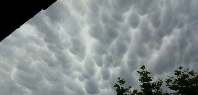 LEITORA REGISTRA ESTRANHA FORMAO DE NUVENS NO CASSINO E METSUL EXPLICA SEU SIGNIFICADO