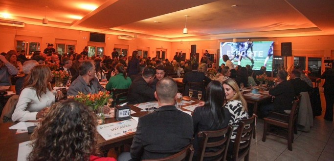 CDL PRESTA HOMENAGENS PARA EMPRESAS NO JANTAR D�CADAS