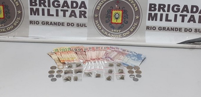 BM APREENDE ADOLESCENTE POR TRFICO DE DROGAS NO BAIRRO SO JOO