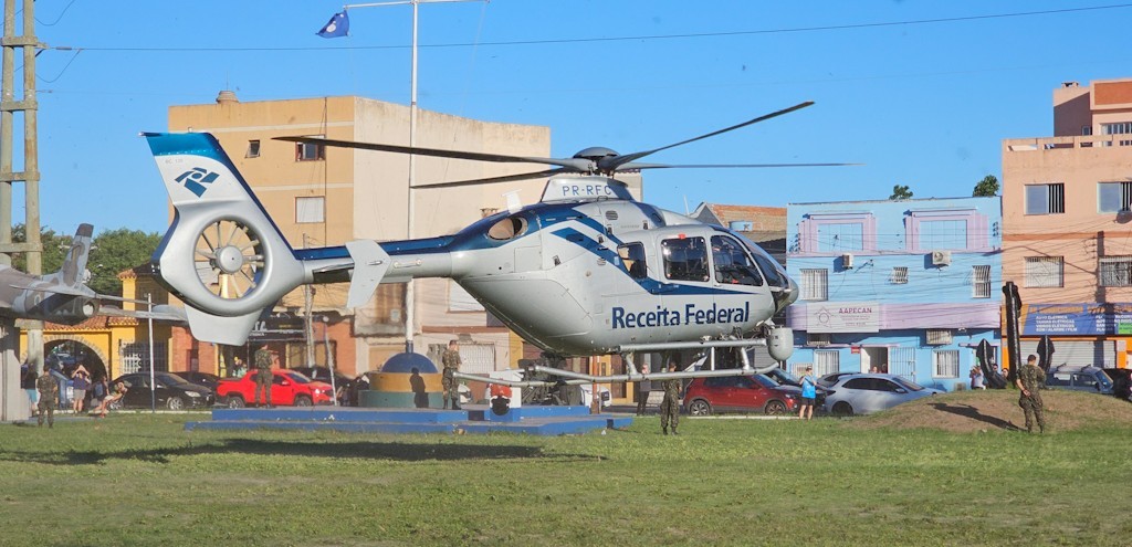 CONHE�A O HELIC�PTERO DA RECEITA UTILIZADO EM OPERA��O NO PORTO DO RIO GRANDE