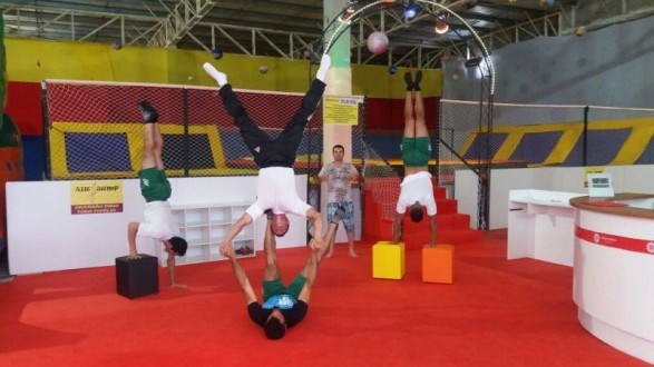 PARQUE DE CAMAS ELSTICAS CHEGA A RIO GRANDE (Com mais de 500m, a atrao inaugura no Partage Shopping nesta sexta-feira)