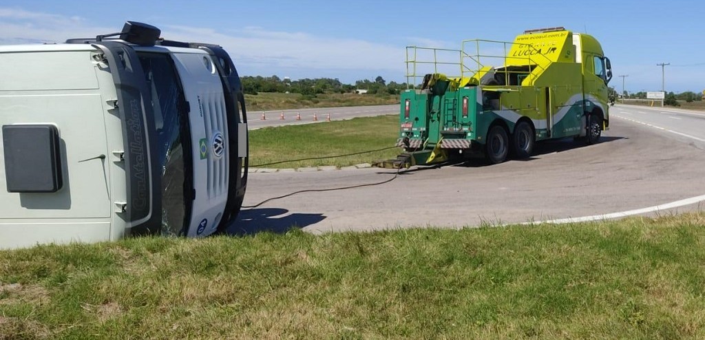 CAMINHO DA COLETA DE LIXO TOMBA NA BR 392