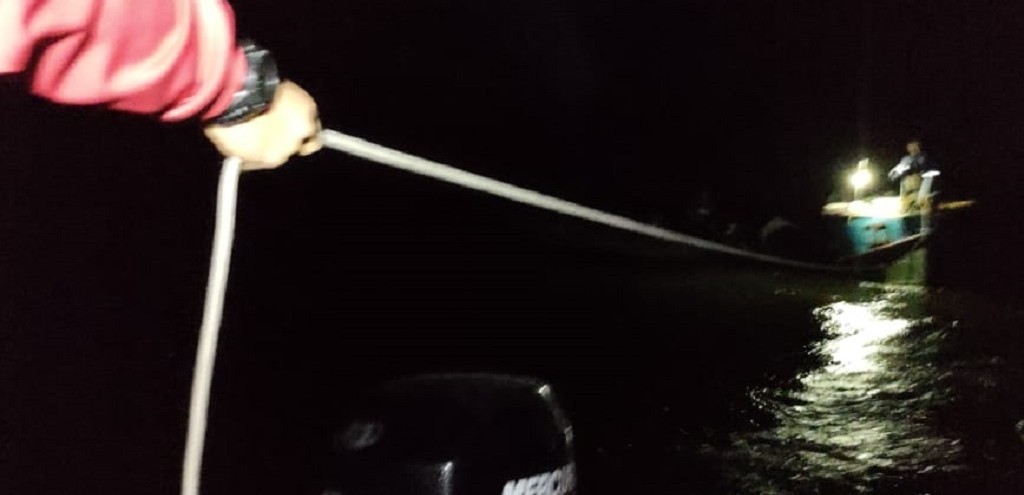 BOMBEIROS DE SLS RESGATAM PESCADORES QUE FICARAM  DERIVA NA LAGOA DOS PATOS