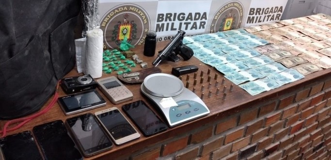 5 BPCHQ PRENDE TRS HOMENS POR TRFICO E ASSOCIAO PARA O TRFICO EM SVP