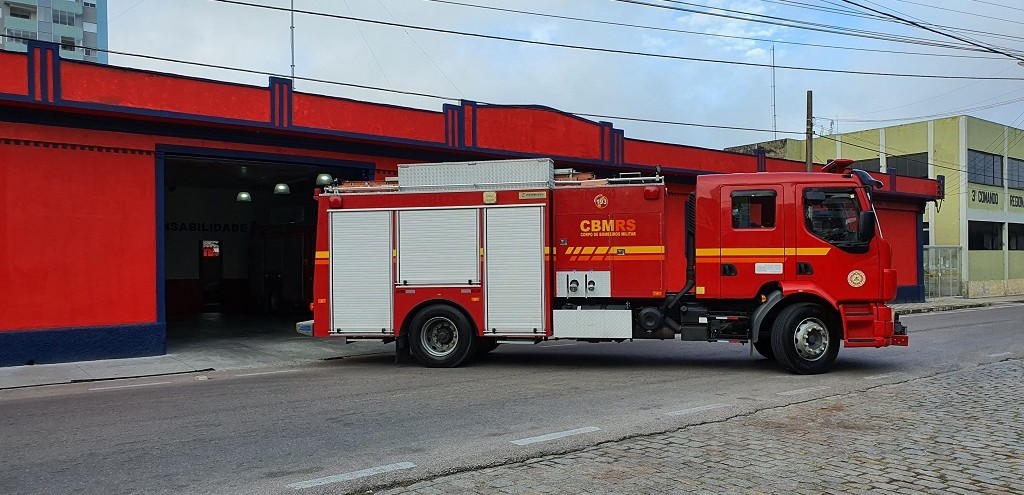 PRINCPIO DE INCNDIO ATINGE RESIDNCIA NO BAIRRO SO JOO