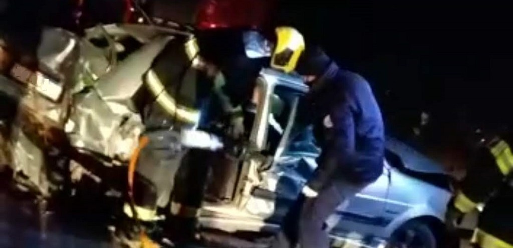 ACIDENTE ENTRE CARRO E CAMINHO DEIXA QUATRO PESSOAS FERIDAS NA BR 116, EM PELOTAS