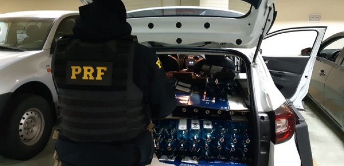 PRF E RECEITA FEDERAL APREENDEM MAIS DE 800 LITROS DE BEBIDAS EM ARROIO GRANDE