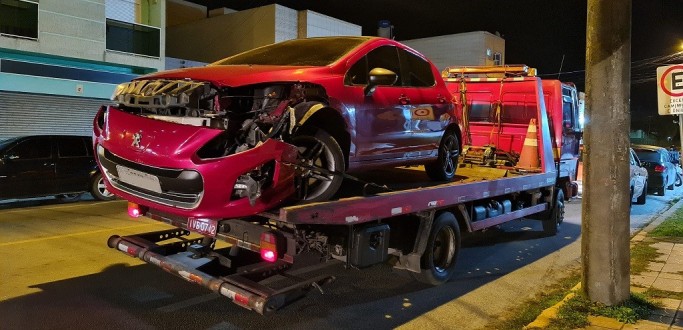 CONVERSO PROIBIDA RESULTA EM ACIDENTE NO CRUZAMENTO DA COLOMBO COM DOM BOSCO