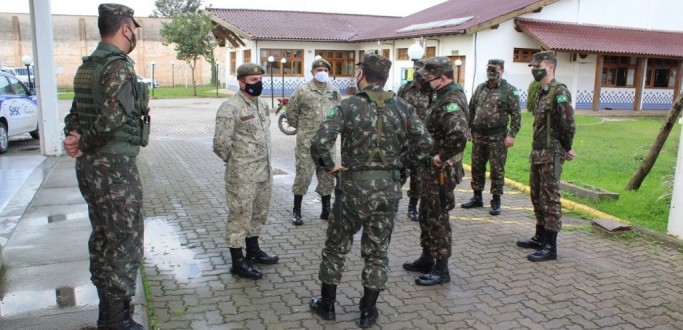 COMANDANTES DO EX�RCITO VISITAM BASE DA OPERA��O CORONAV�RUS, NO CHU�