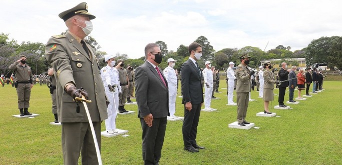 BRIGADA MILITAR CELEBRA 183 ANOS COM HOMENAGEM A MILITARES E CIVIS
