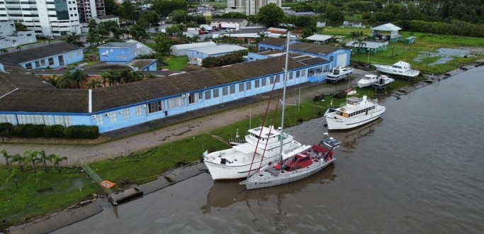 EXPEDI��O DE VELEIRO COM DESTINO � ANT�RTICA FAZ PARADA EM RG