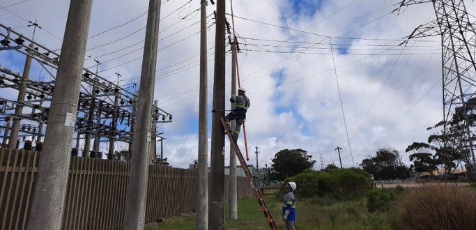 CEEE ESTIMA REDUZIR AT O INCIO DA TARDE NMERO DE CLIENTES SEM LUZ EM SJN