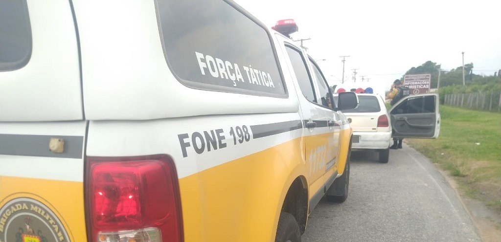 ADOLESCENTE  APREENDIDO POR ADULTERAO DE SINAL IDENTIFICADOR DE VECULO, NA ERS 734