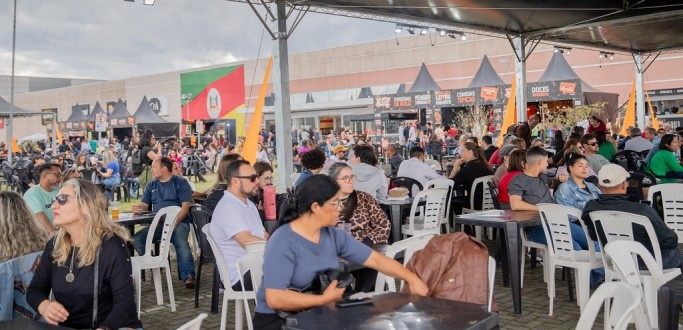 PRIMEIRA EDIO DO TORRESMO FEST RENE MAIS DE 60 MIL PESSOAS NO PARTAGE SHOPPING