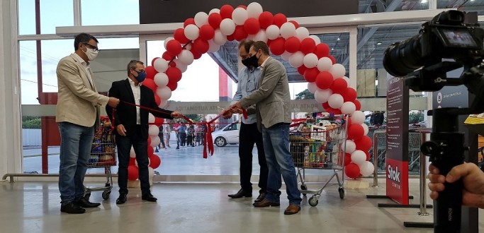 STOK CENTER INAUGURA PARA ESCREVER UMA NOVA P�GINA NA HIST�RIA DA RHEINGANTZ