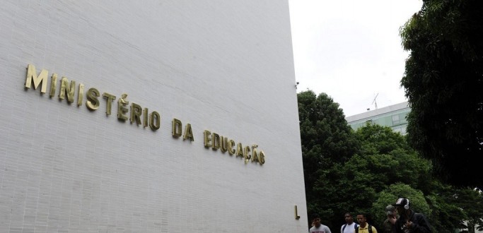 MEC AUTORIZA AULAS QUE UTILIZEM TECNOLOGIAS DE INFORMA��O