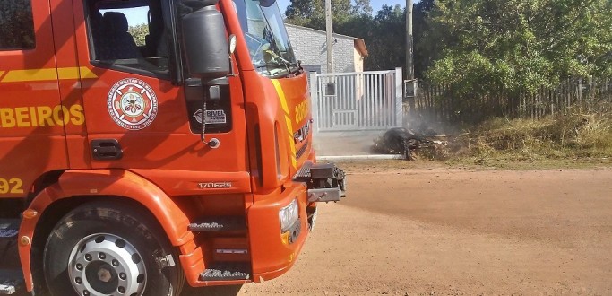 BOMBEIROS DE S�O LOUREN�O DO SUL SALVAM CAVALO ATACADO POR ENXAME DE ABELHAS