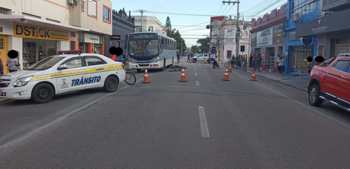 CICLISTA MORRE ATROPELADO POR NIBUS NA RUA 24 DE MAIO, EM RIO GRANDE