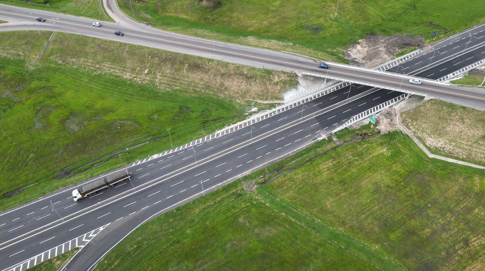 Alargamento das pistas do viaduto do Cassino garante melhorias no tr?fego da BR-392 - Foto_QZ7 Filmes